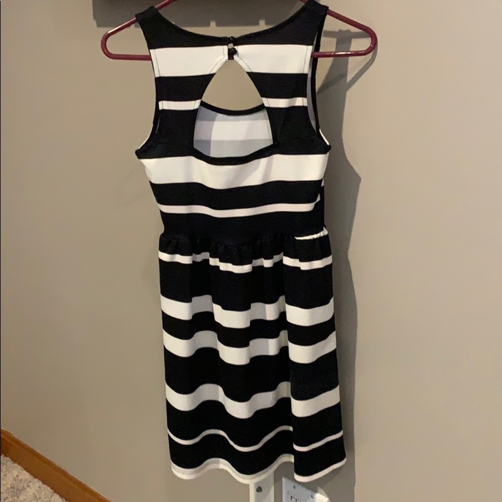 Dress - Picture 2 of 5
